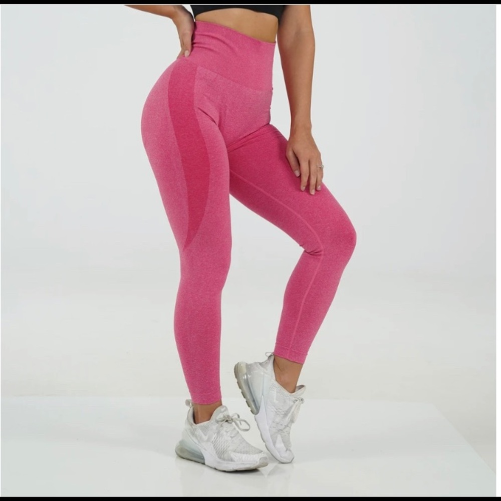 NVGTN seamless leggings in Fuchsia SM
